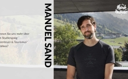 Manuel Sand erläutert den dualen Studiengang “Abenteuer & Tourismus”
